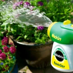 Miracle-Gro Feeder -Landscaping 016733 furtherimage 1