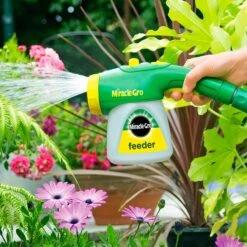 Miracle-Gro Feeder -Landscaping 016733 furtherimage 2