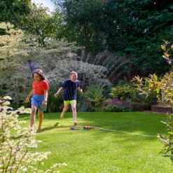 Hozelock Rectangular Sprinkler Plus 220 M -Landscaping 100 100 250 Plus220M Action03